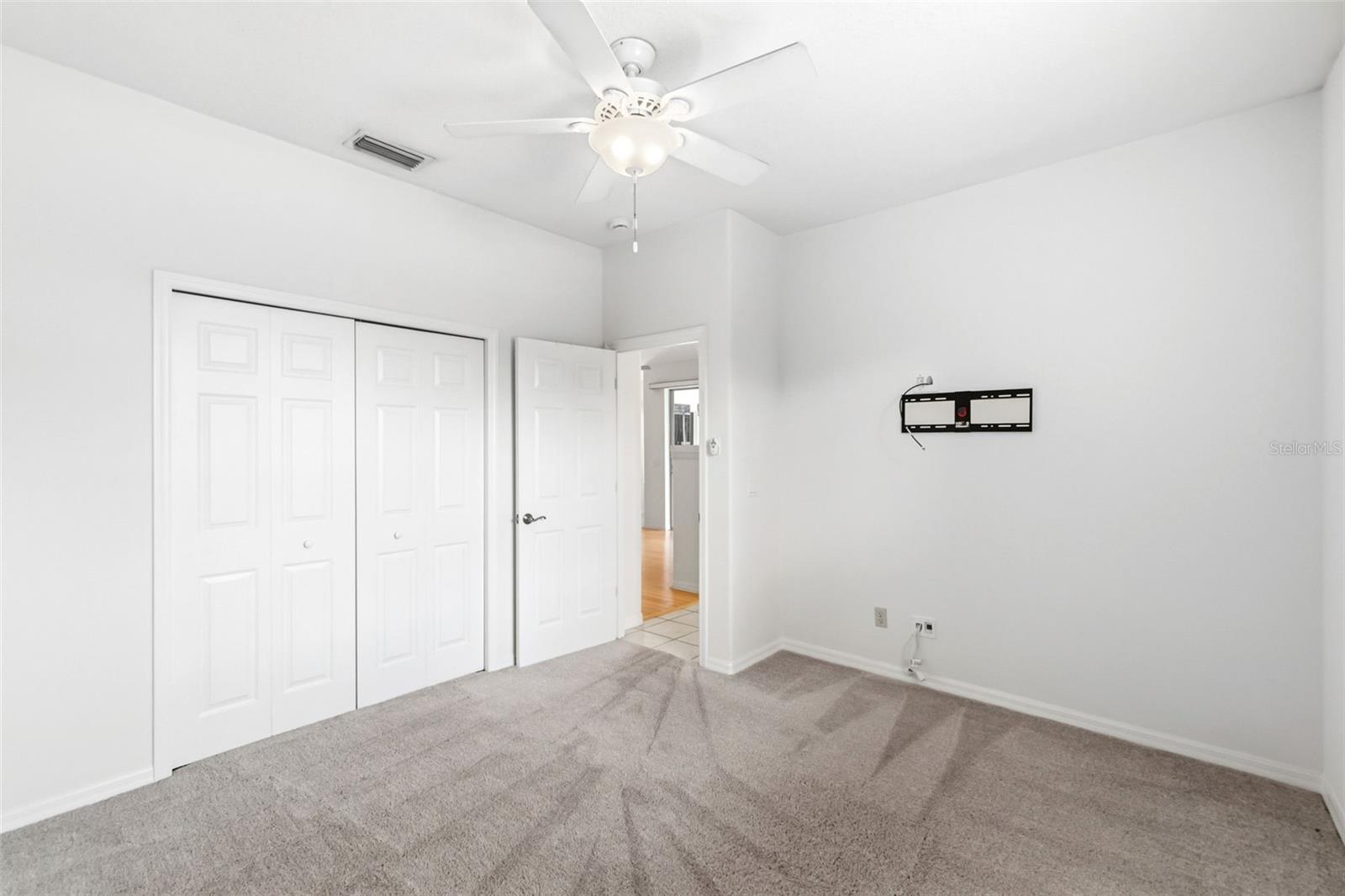 THREE OAKS - Residential