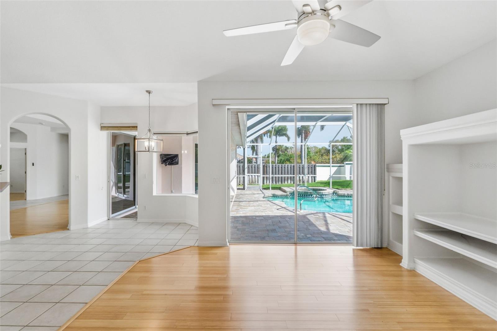 THREE OAKS - Residential