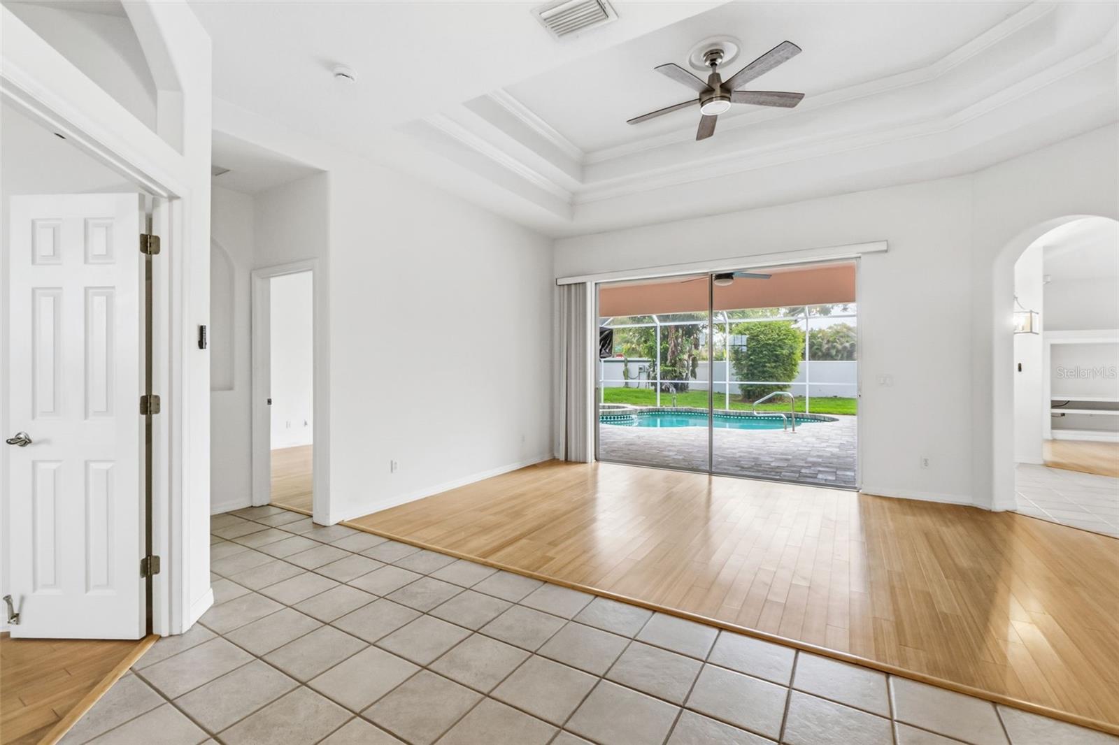 THREE OAKS - Residential