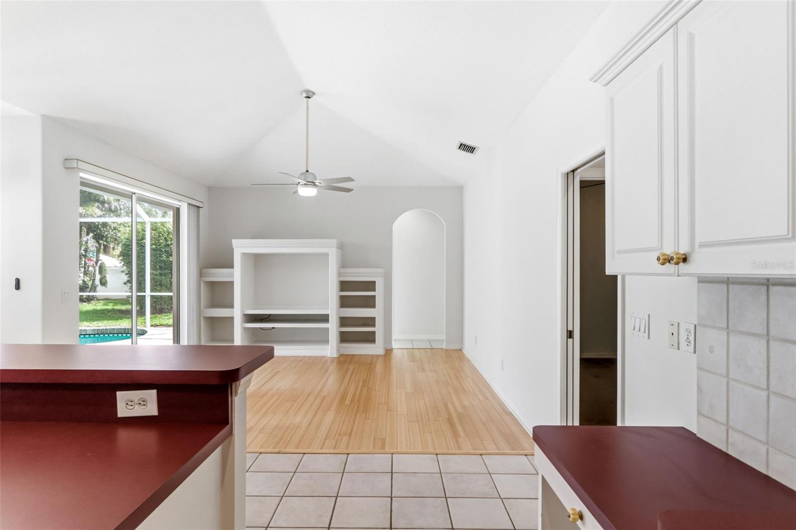 THREE OAKS - Residential