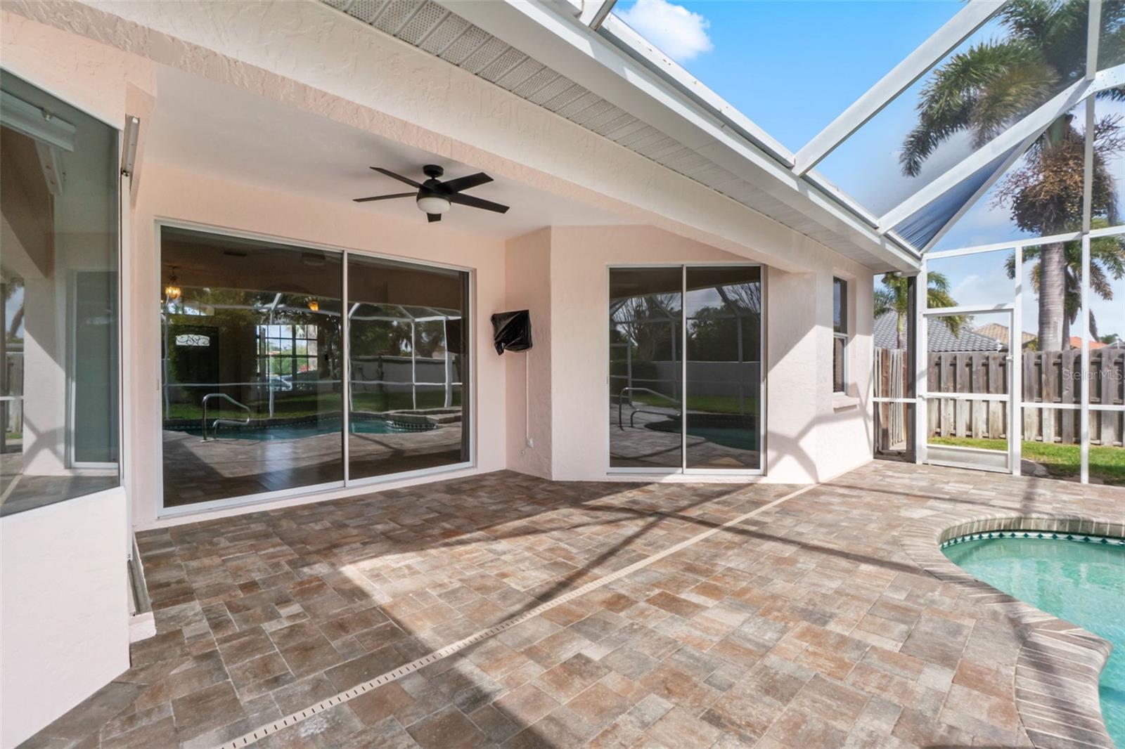 THREE OAKS - Residential