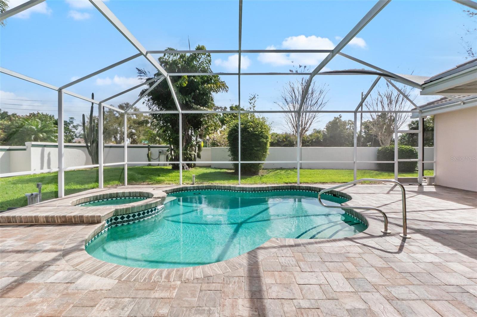 THREE OAKS - Residential