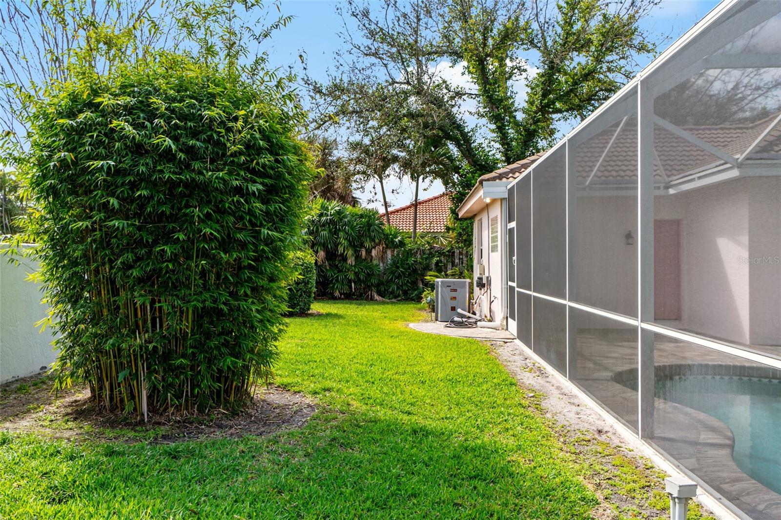 THREE OAKS - Residential