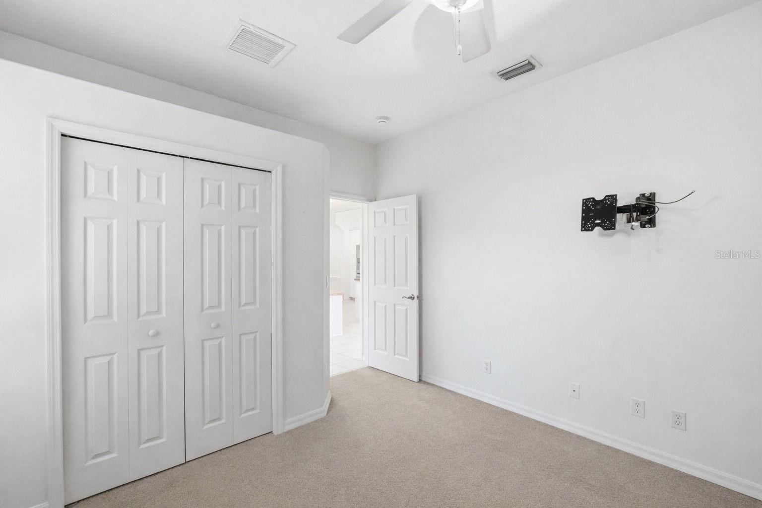 THREE OAKS - Residential