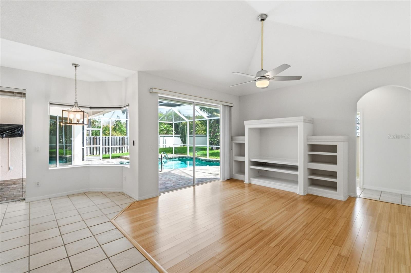 THREE OAKS - Residential