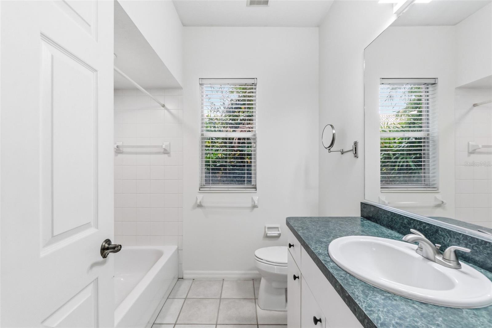 THREE OAKS - Residential