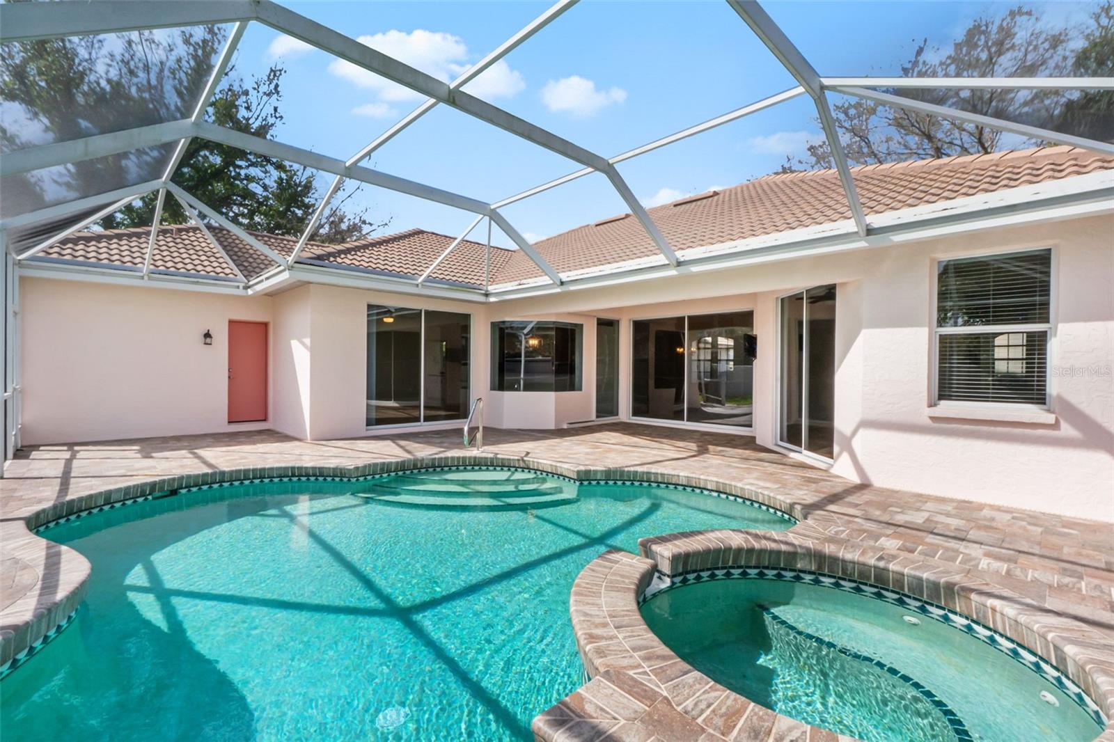 THREE OAKS - Residential