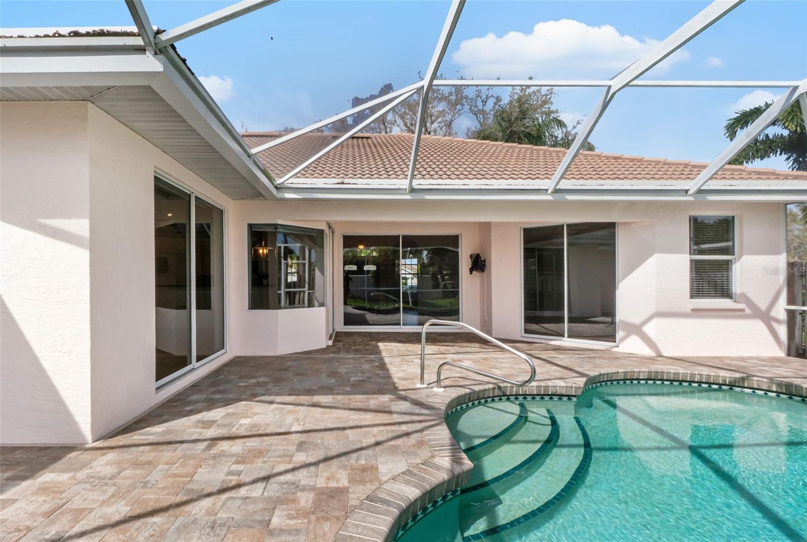 THREE OAKS - Residential