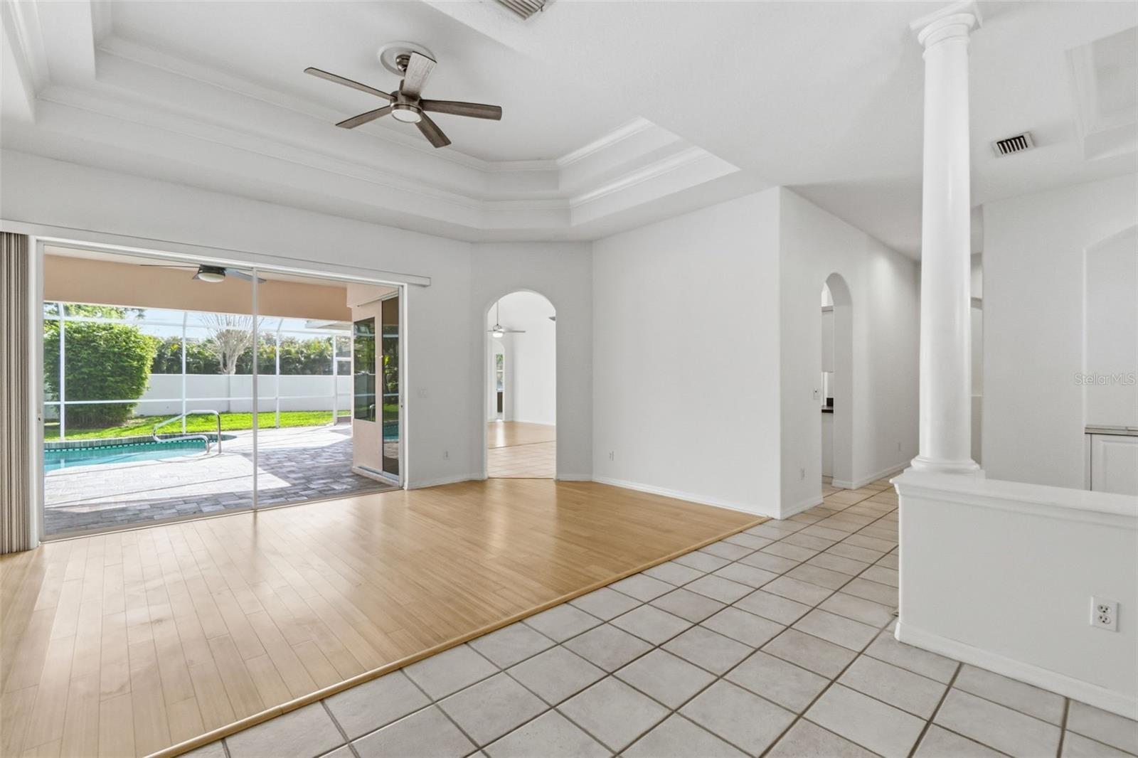 THREE OAKS - Residential