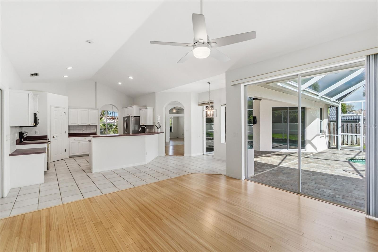 THREE OAKS - Residential