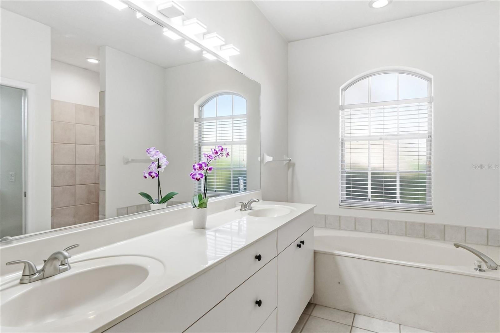 THREE OAKS - Residential