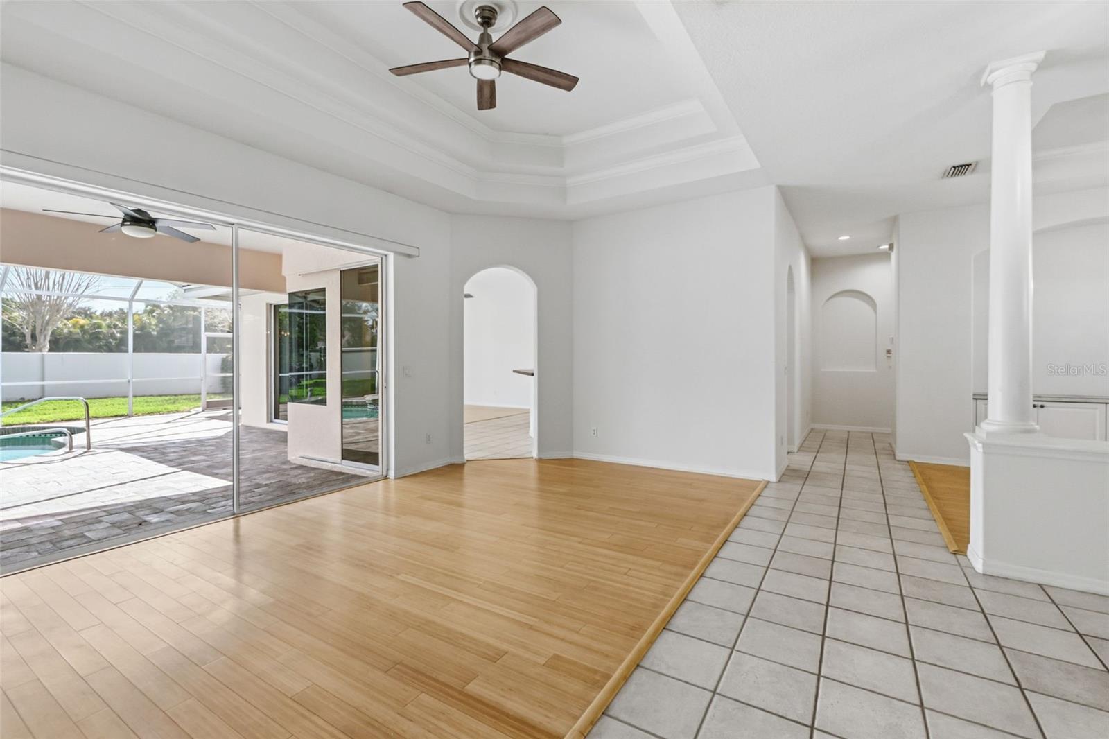 THREE OAKS - Residential