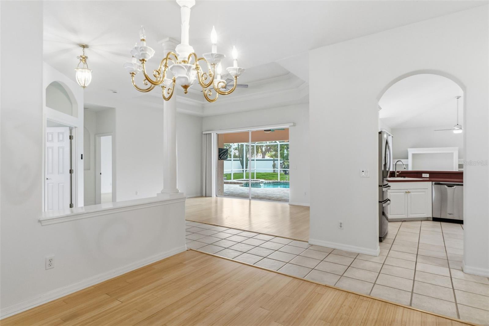 THREE OAKS - Residential