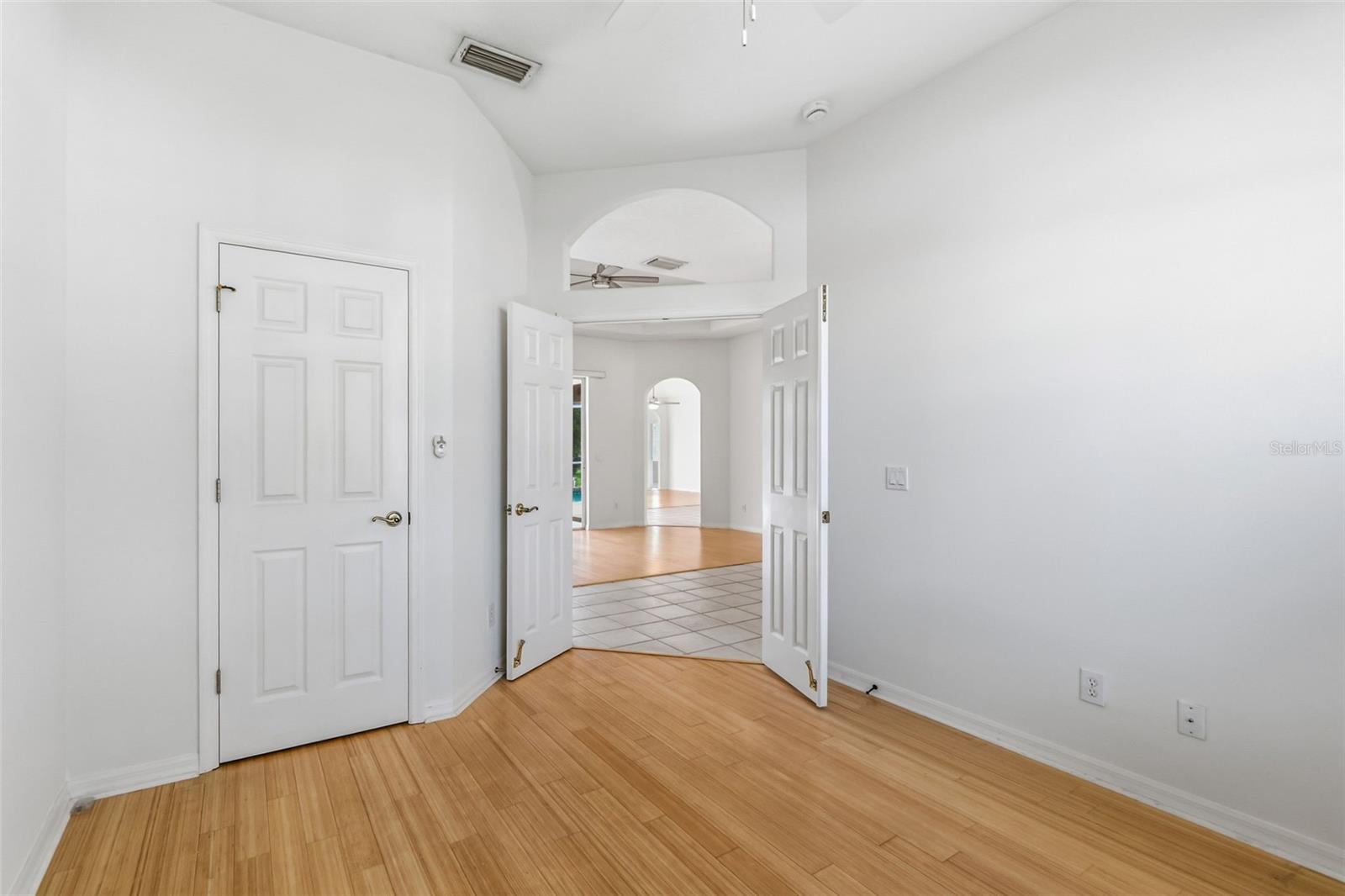 THREE OAKS - Residential