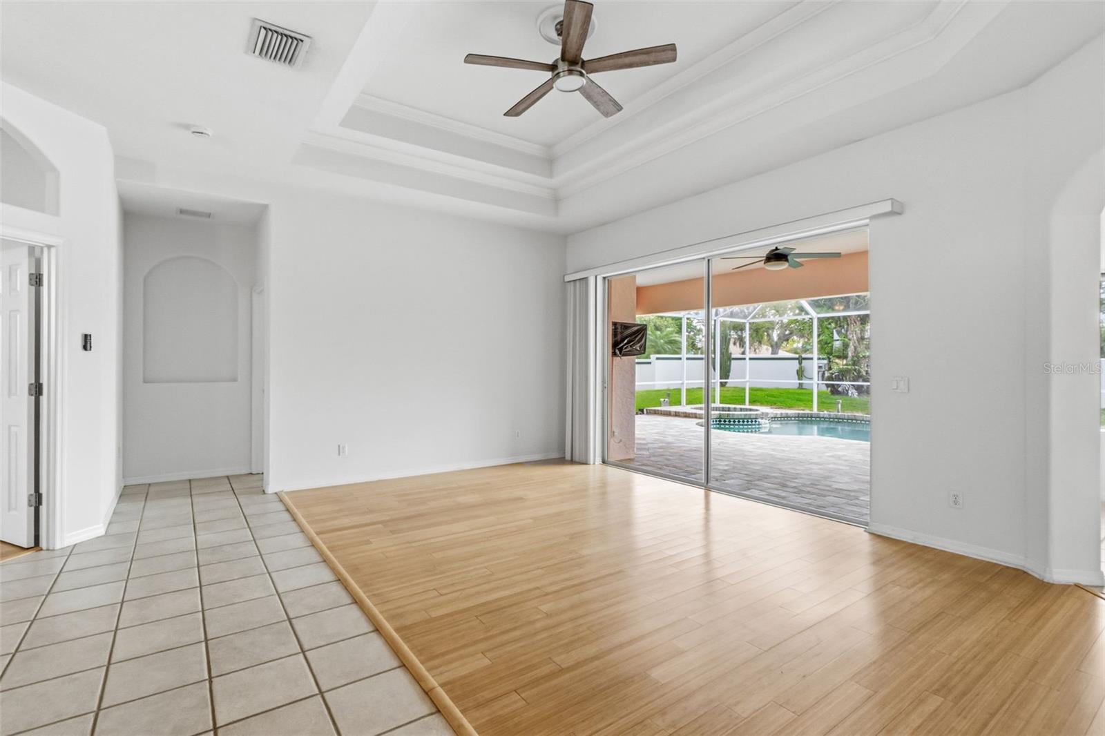 THREE OAKS - Residential