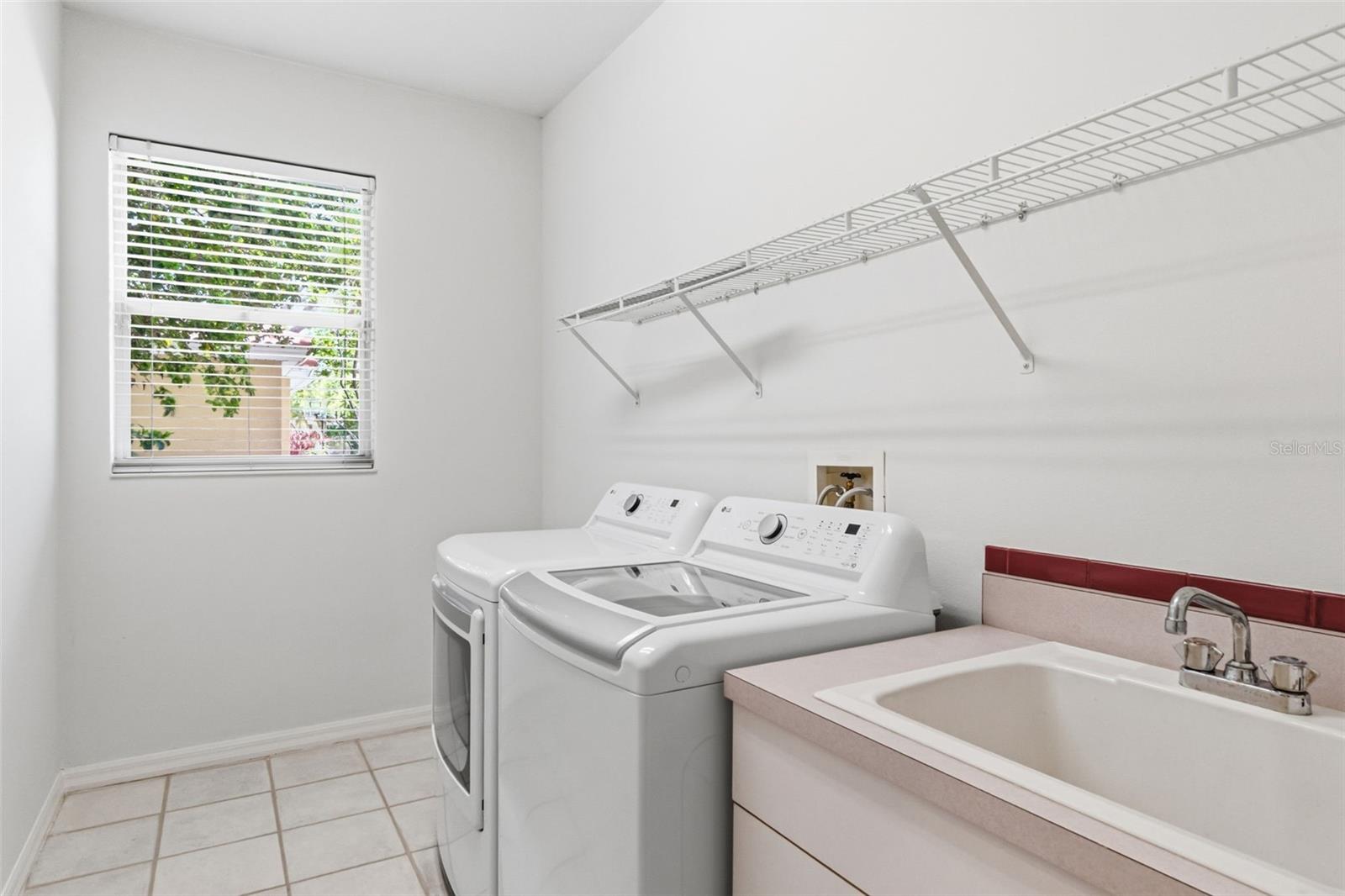 THREE OAKS - Residential