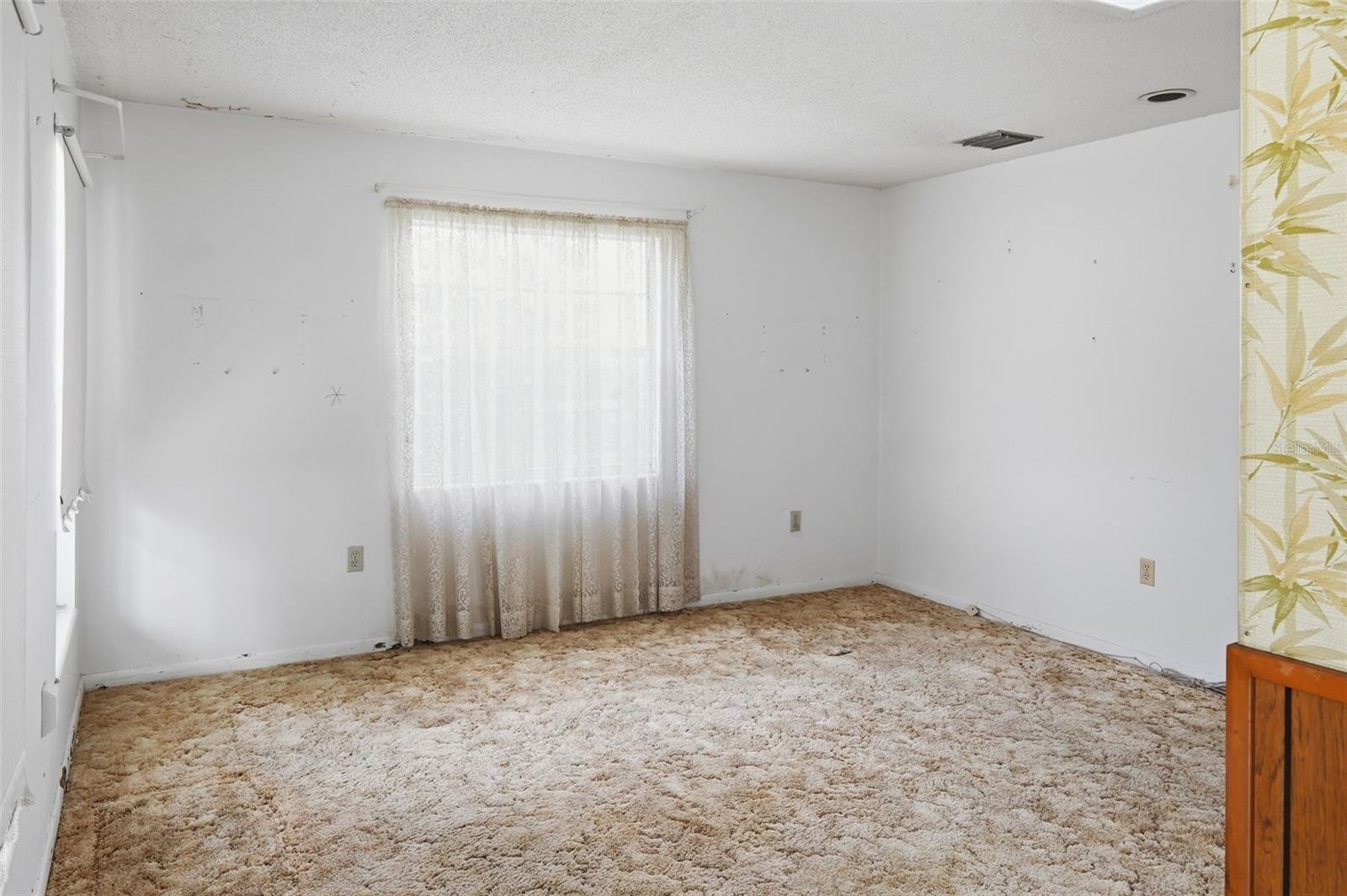 1013 SUNWOOD LANE