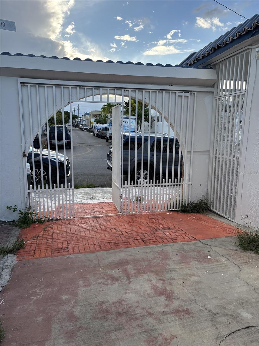 CAPARRA TERRACE - Residential Income