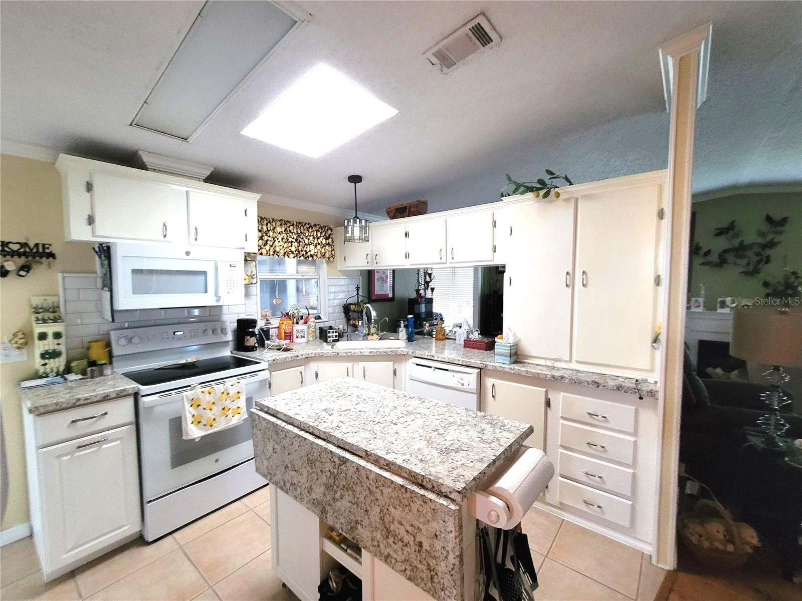 SWEETWATER GOLF & TENNIS CLUB FIRST ADD - Residential