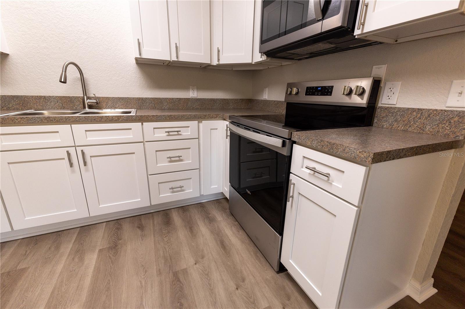 CARLTON VILLAGE PARK - Residential