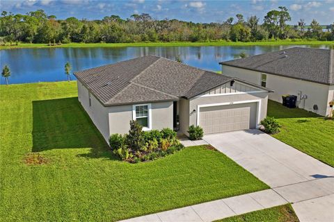 A home in AUBURNDALE