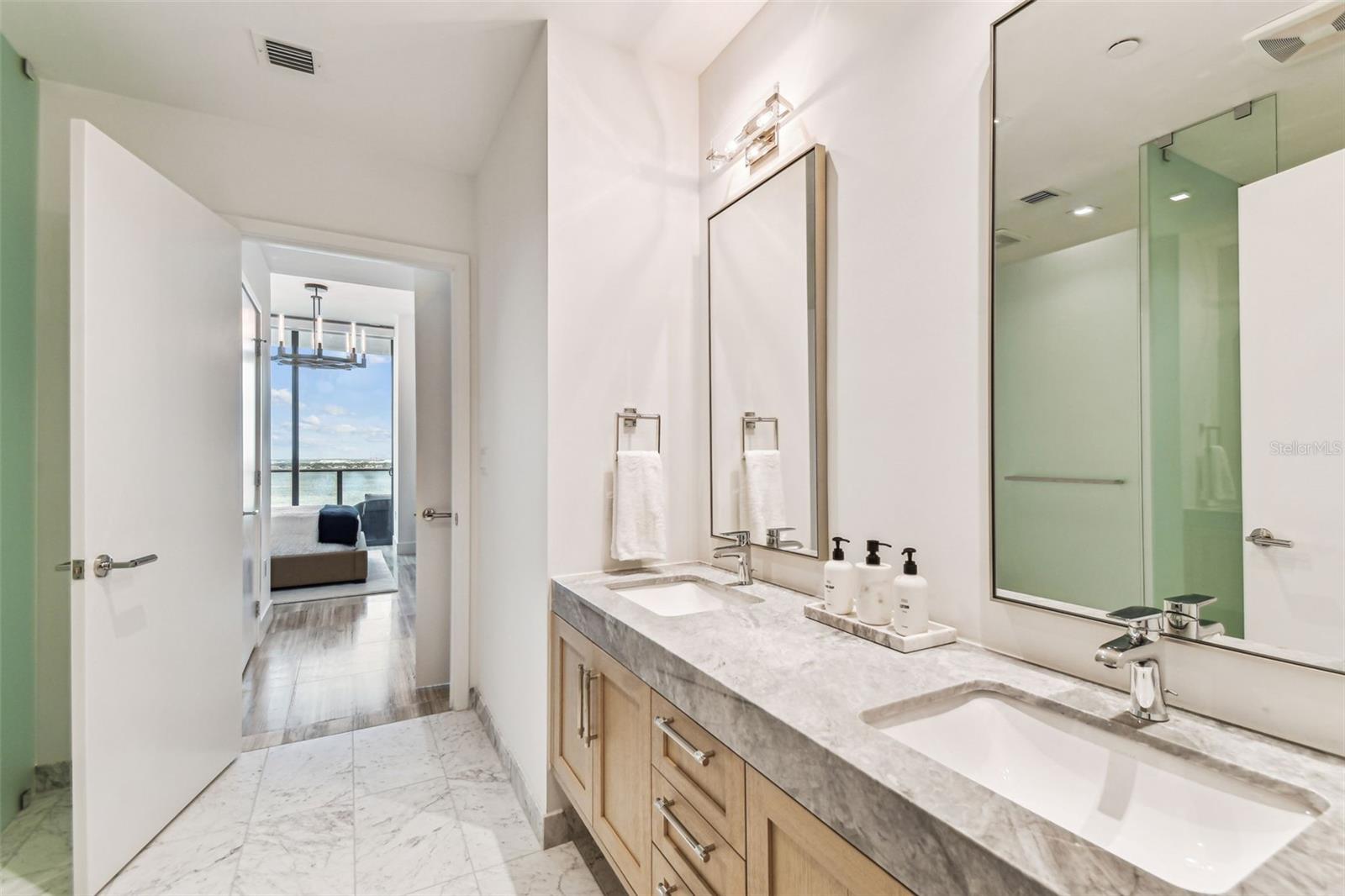 RITZ CARLTON RESIDENCES - Residential Lease