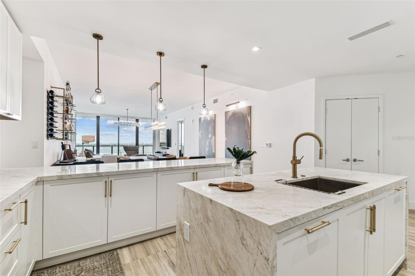 RITZ CARLTON RESIDENCES - Residential Lease