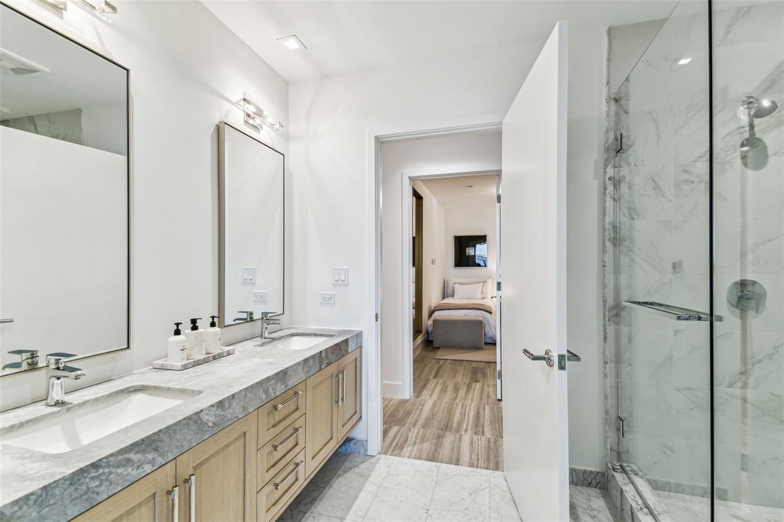 RITZ CARLTON RESIDENCES - Residential Lease