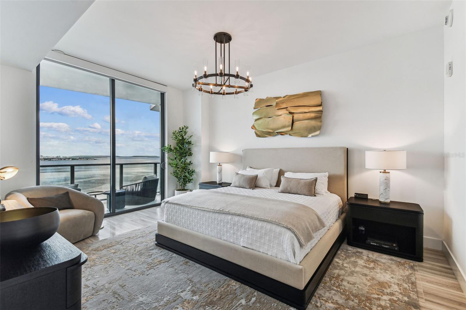 RITZ CARLTON RESIDENCES - Residential Lease