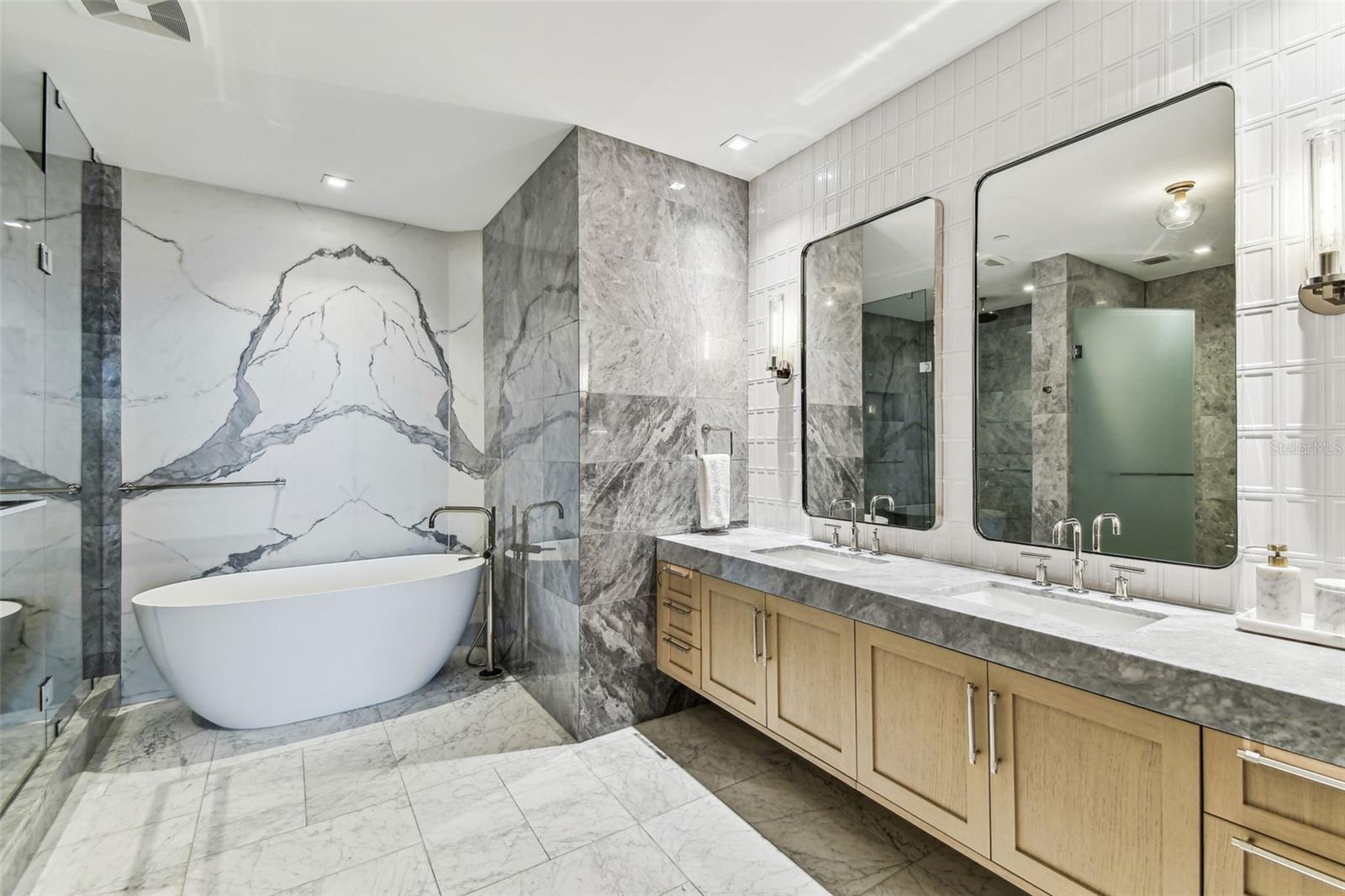 RITZ CARLTON RESIDENCES - Residential Lease