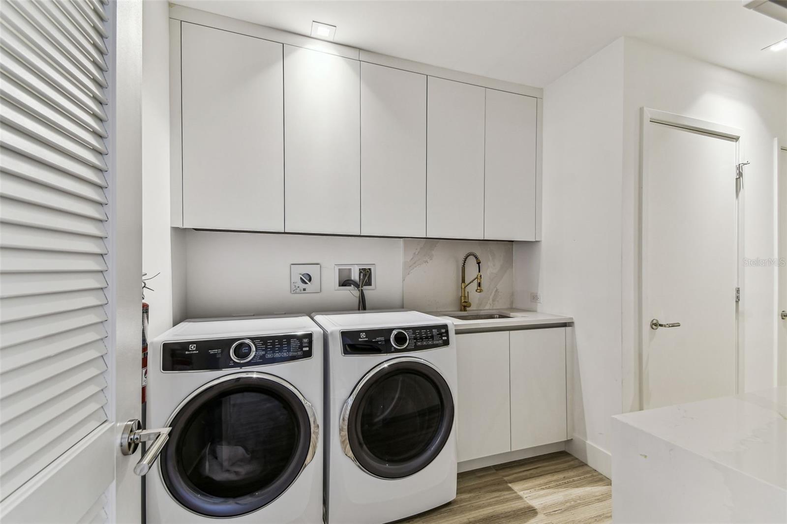 RITZ CARLTON RESIDENCES - Residential Lease