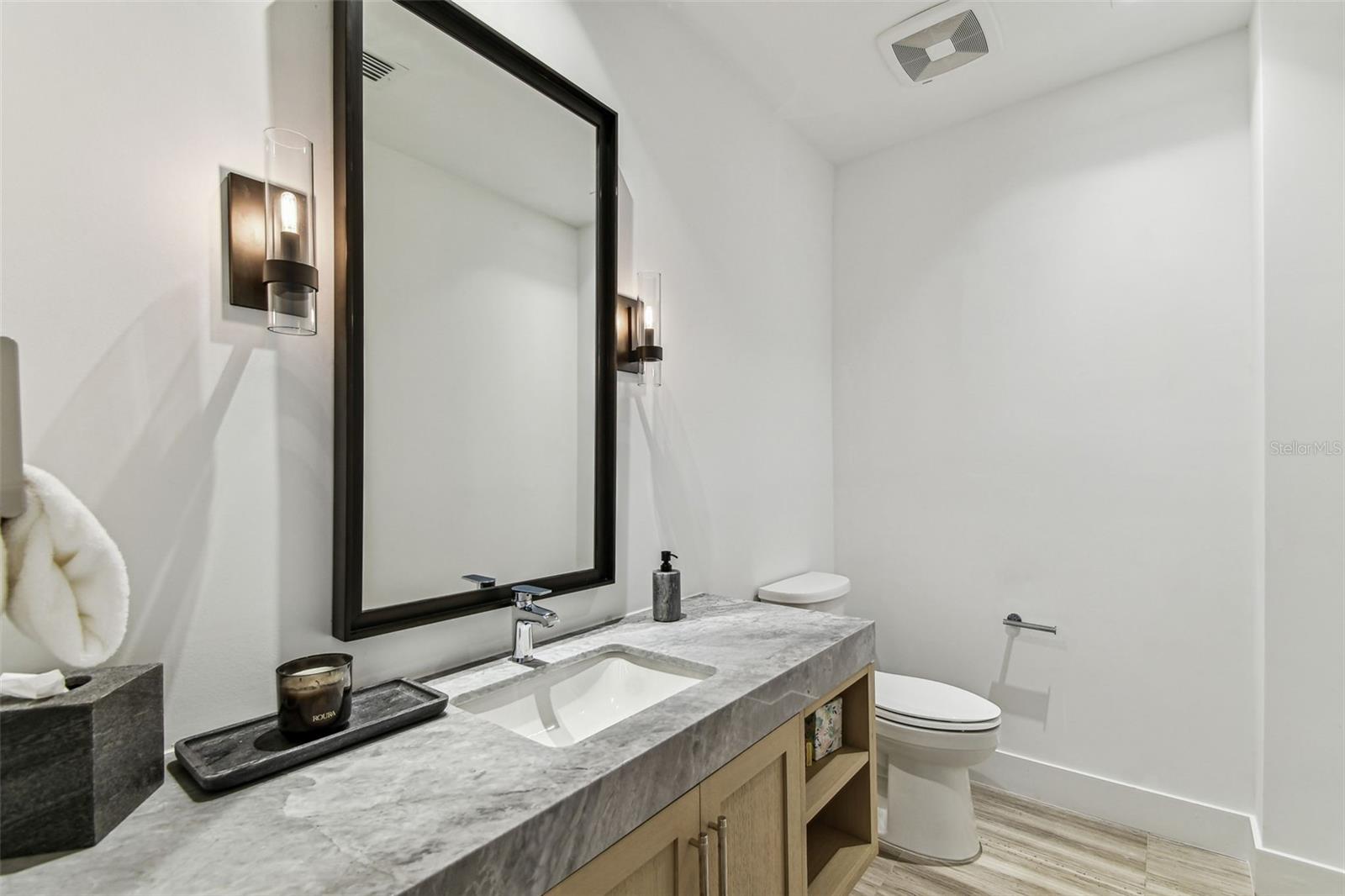 RITZ CARLTON RESIDENCES - Residential Lease