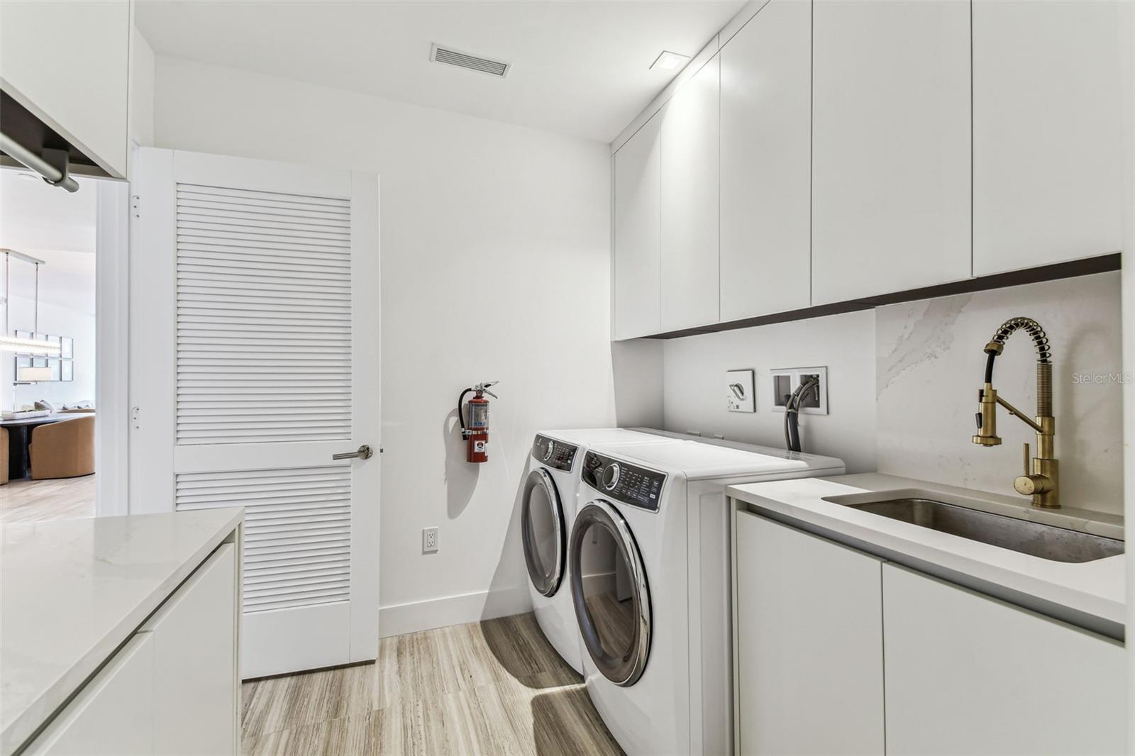 RITZ CARLTON RESIDENCES - Residential Lease