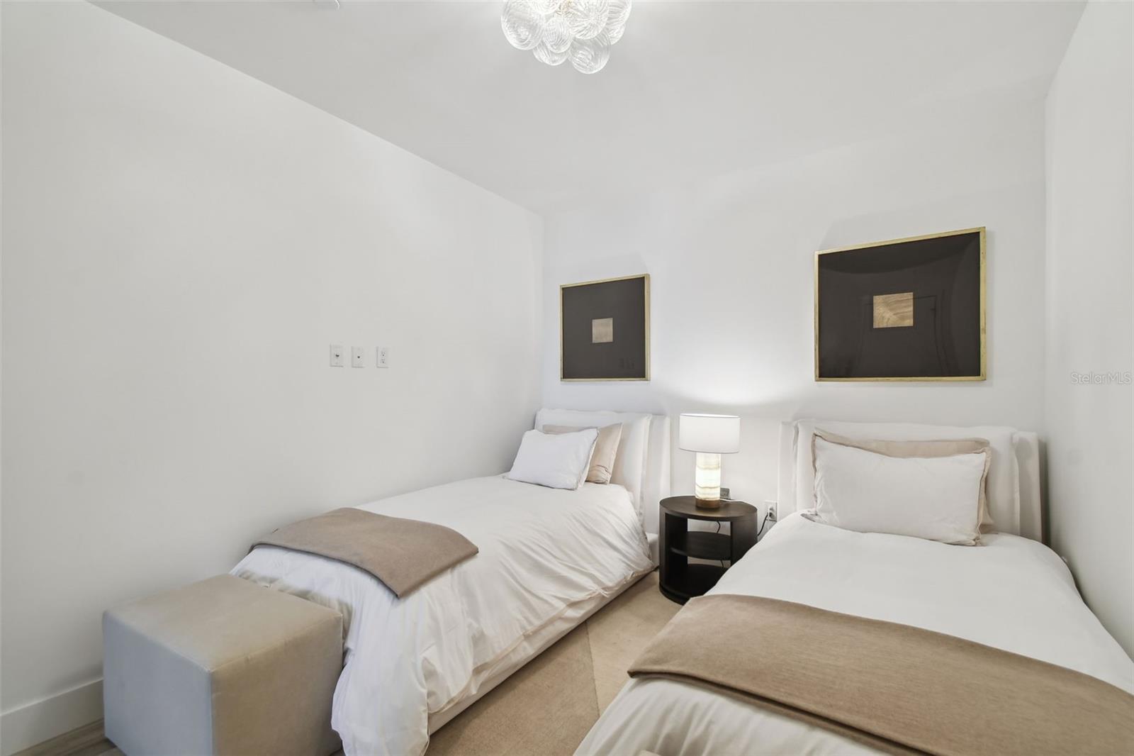 RITZ CARLTON RESIDENCES - Residential Lease