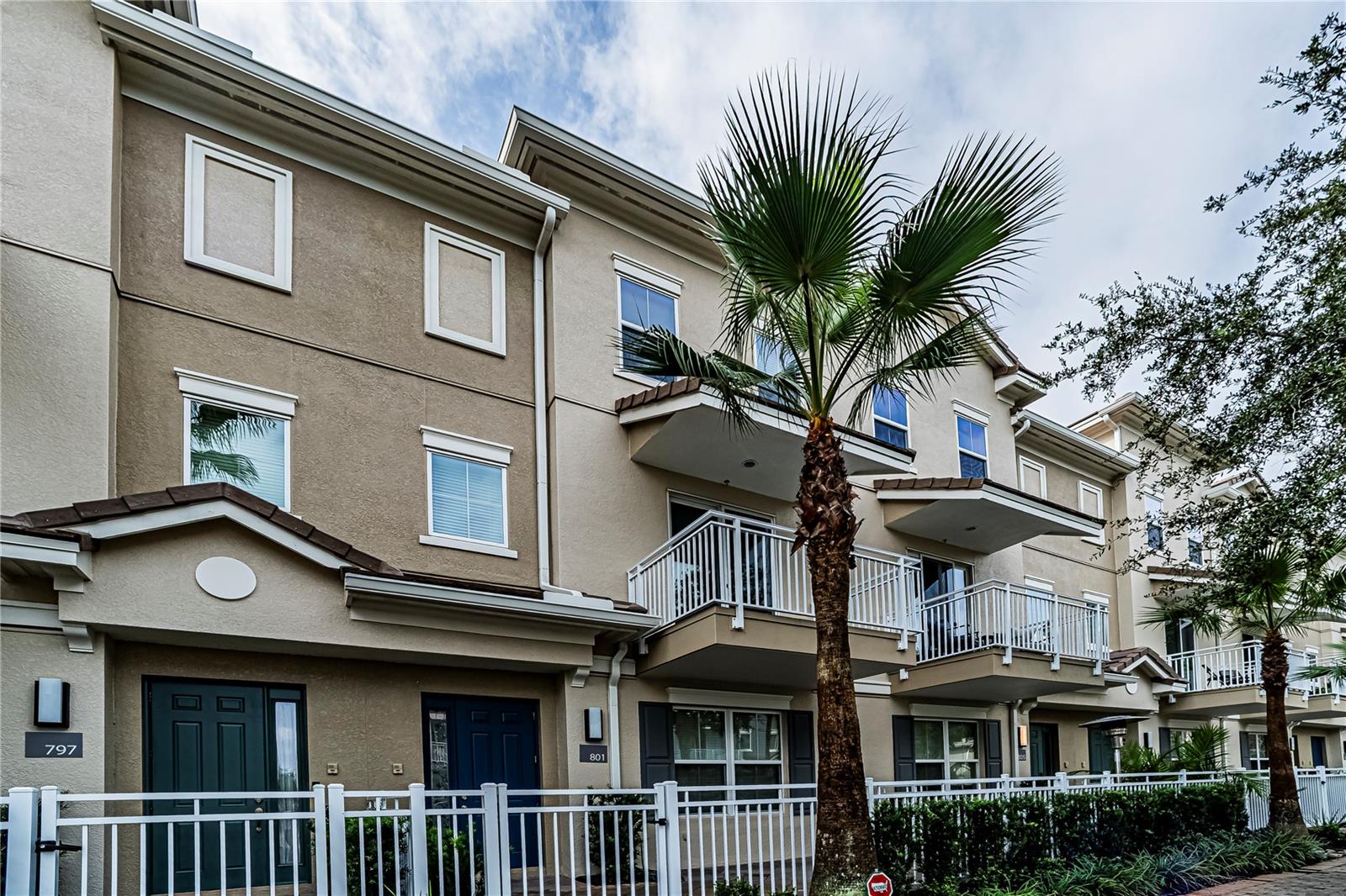 GRANDE OAKS AT HEATHROW - Residential