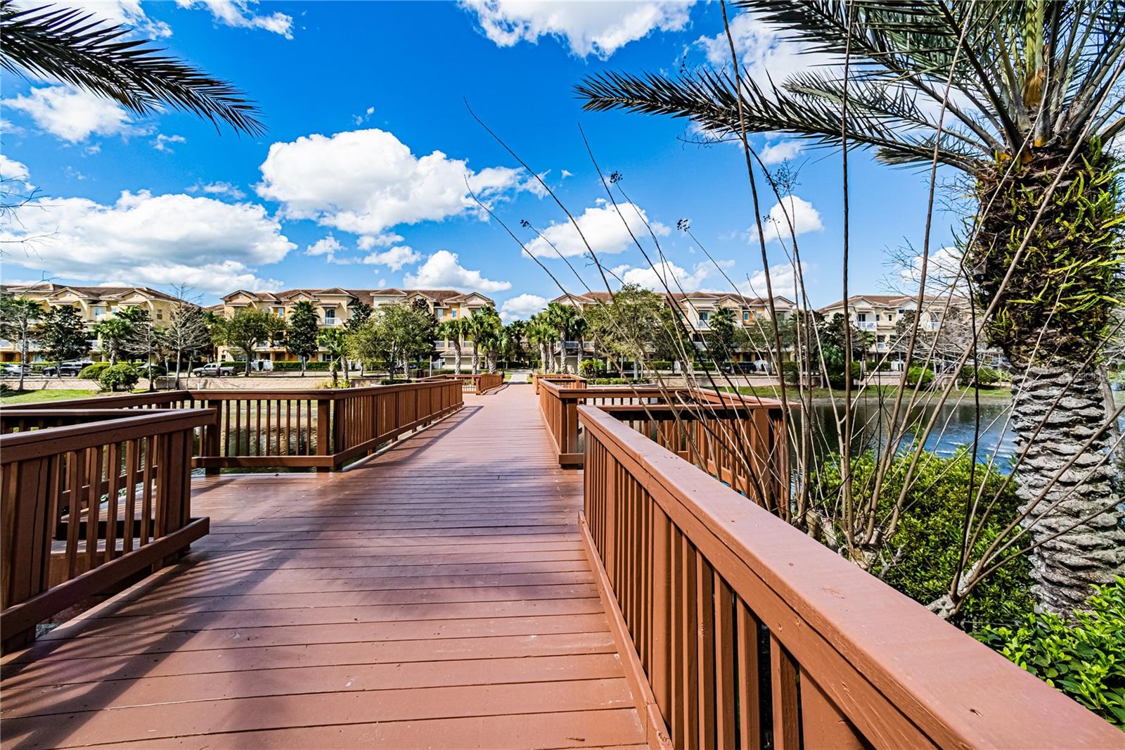 GRANDE OAKS AT HEATHROW - Residential