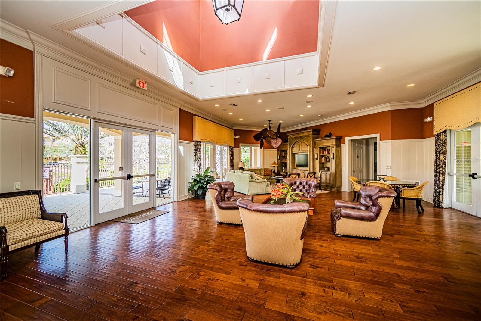 GRANDE OAKS AT HEATHROW - Residential