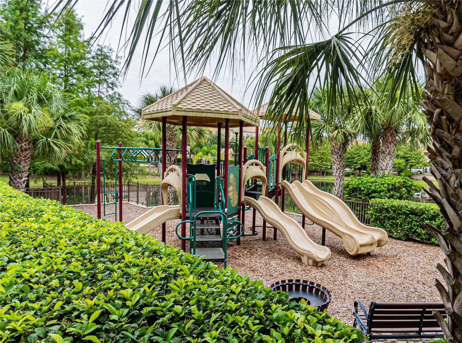 GRANDE OAKS AT HEATHROW - Residential