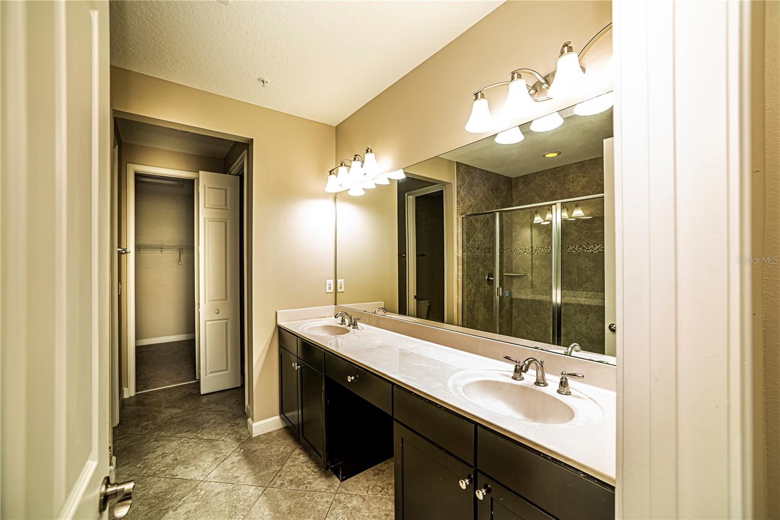 GRANDE OAKS AT HEATHROW - Residential