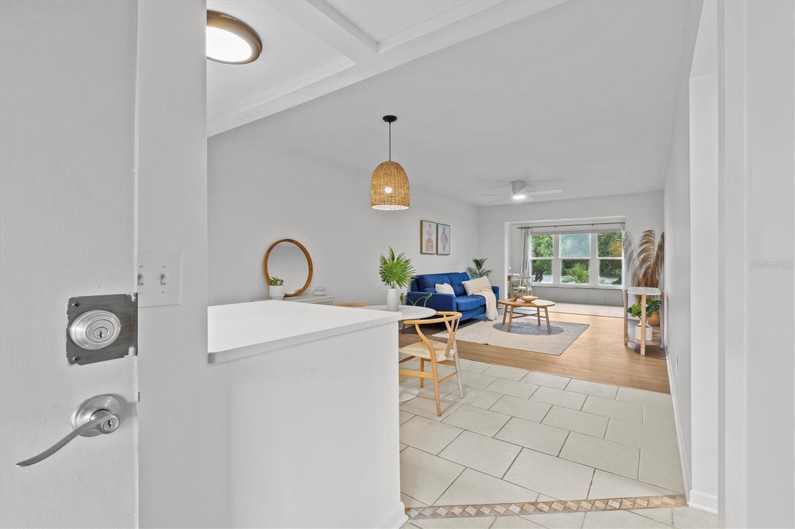 LAKE OVERLOOK APTS - Residential Lease