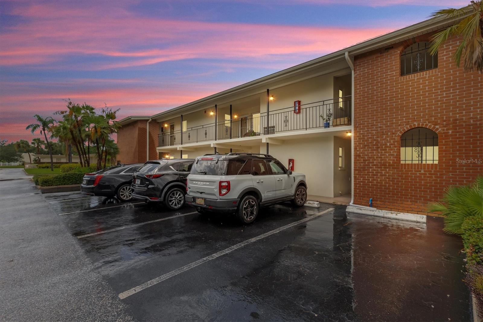 LAKE OVERLOOK APTS - Residential Lease