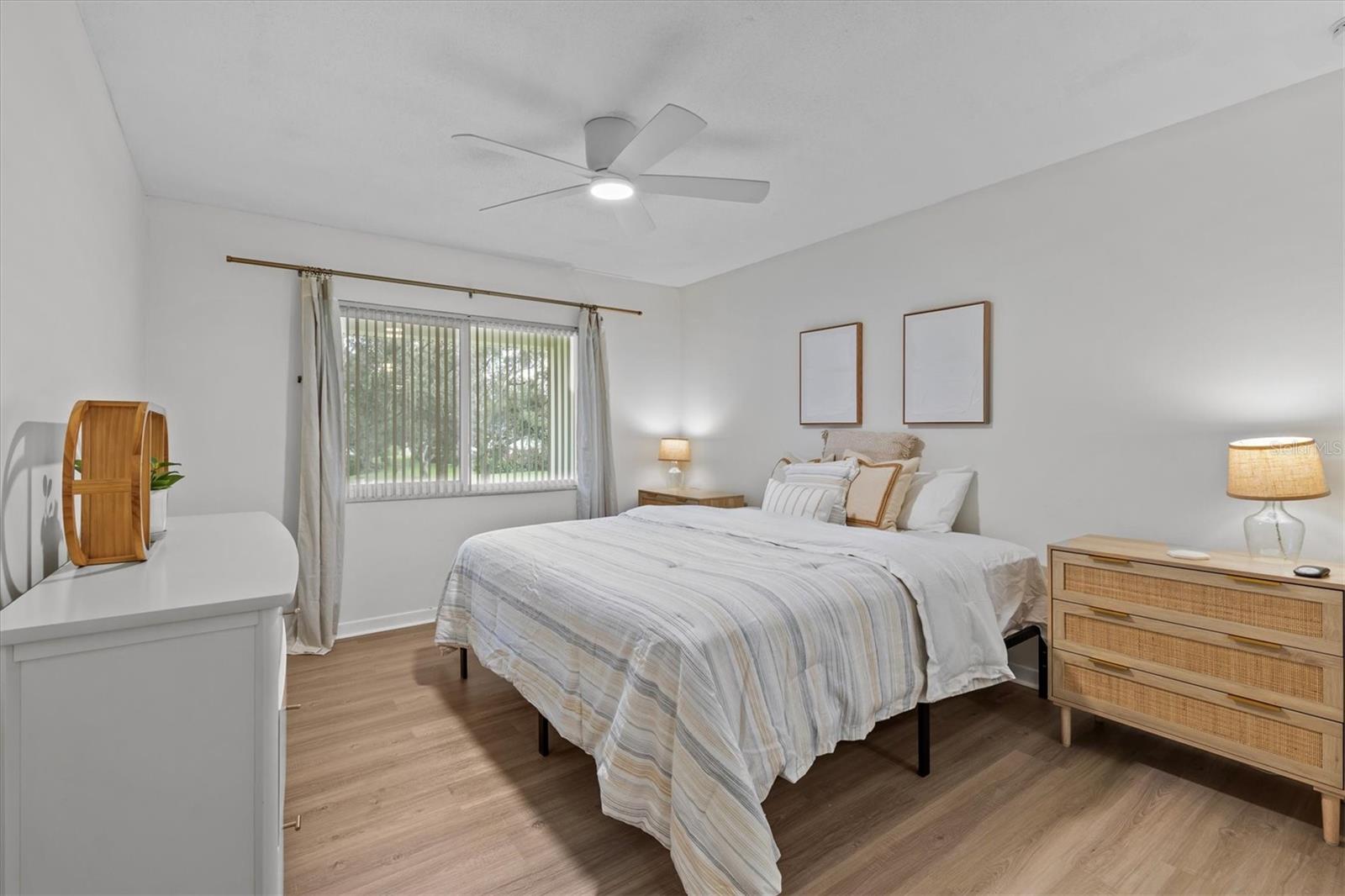 LAKE OVERLOOK APTS - Residential Lease