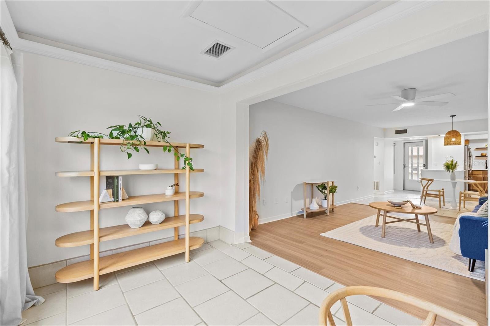 LAKE OVERLOOK APTS - Residential Lease