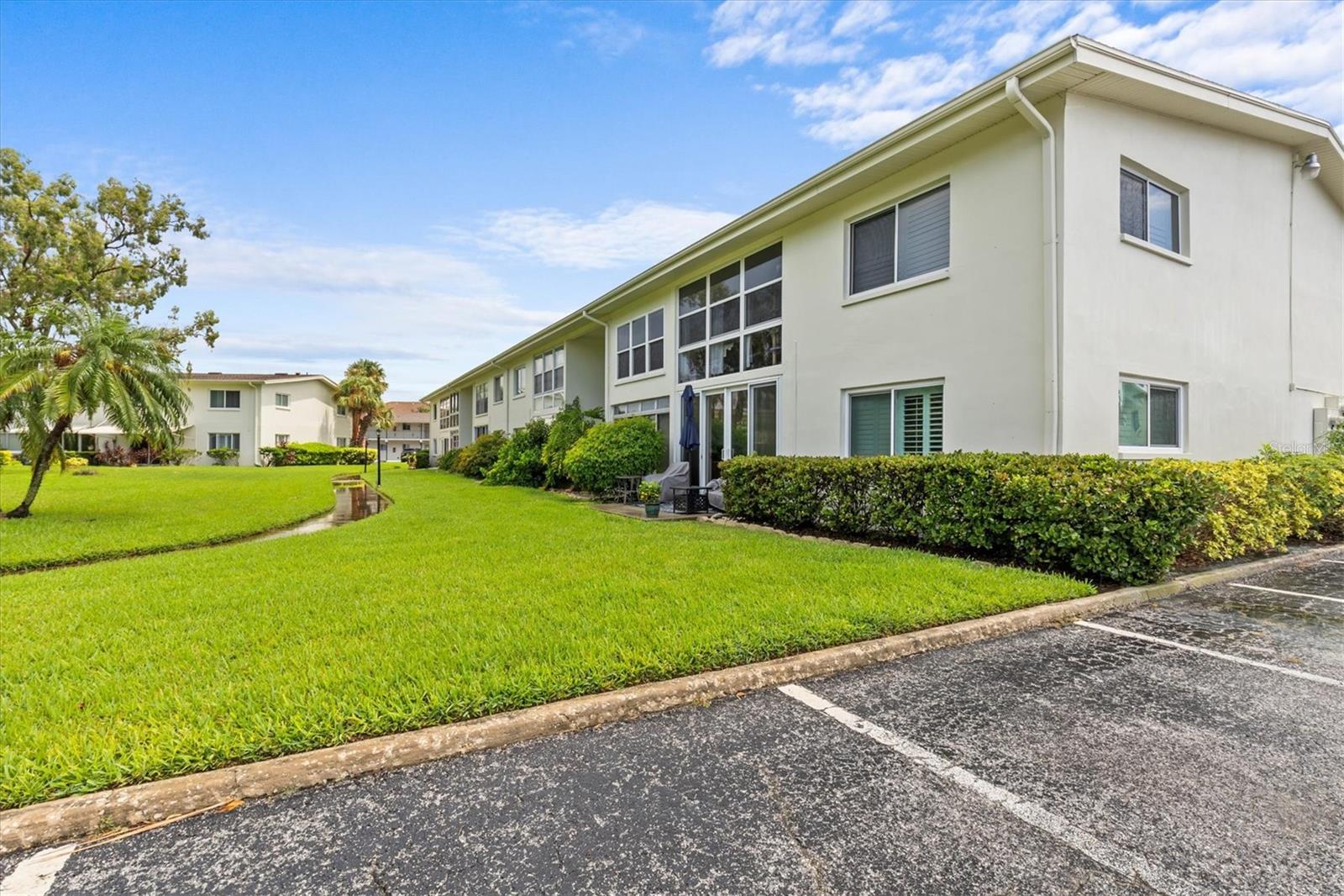 LAKE OVERLOOK APTS - Residential Lease