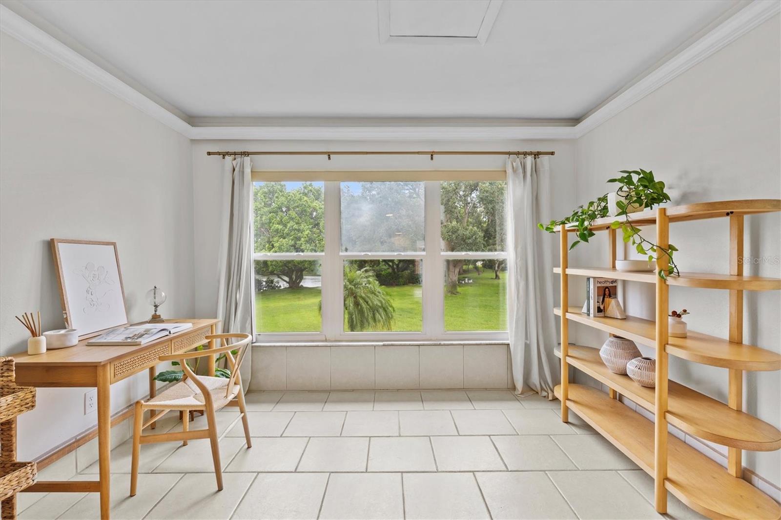 LAKE OVERLOOK APTS - Residential Lease