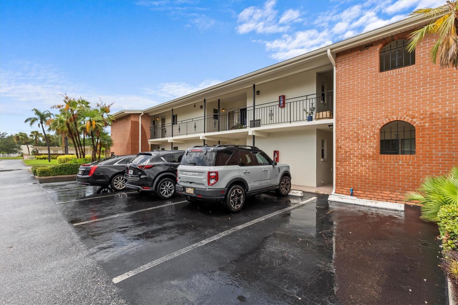 LAKE OVERLOOK APTS - Residential Lease