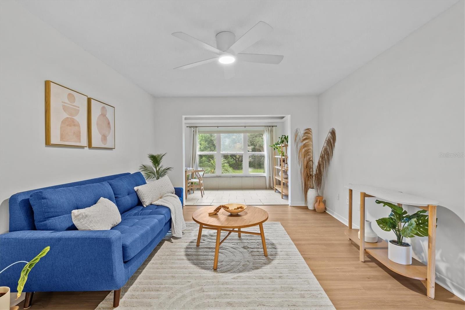 LAKE OVERLOOK APTS - Residential Lease