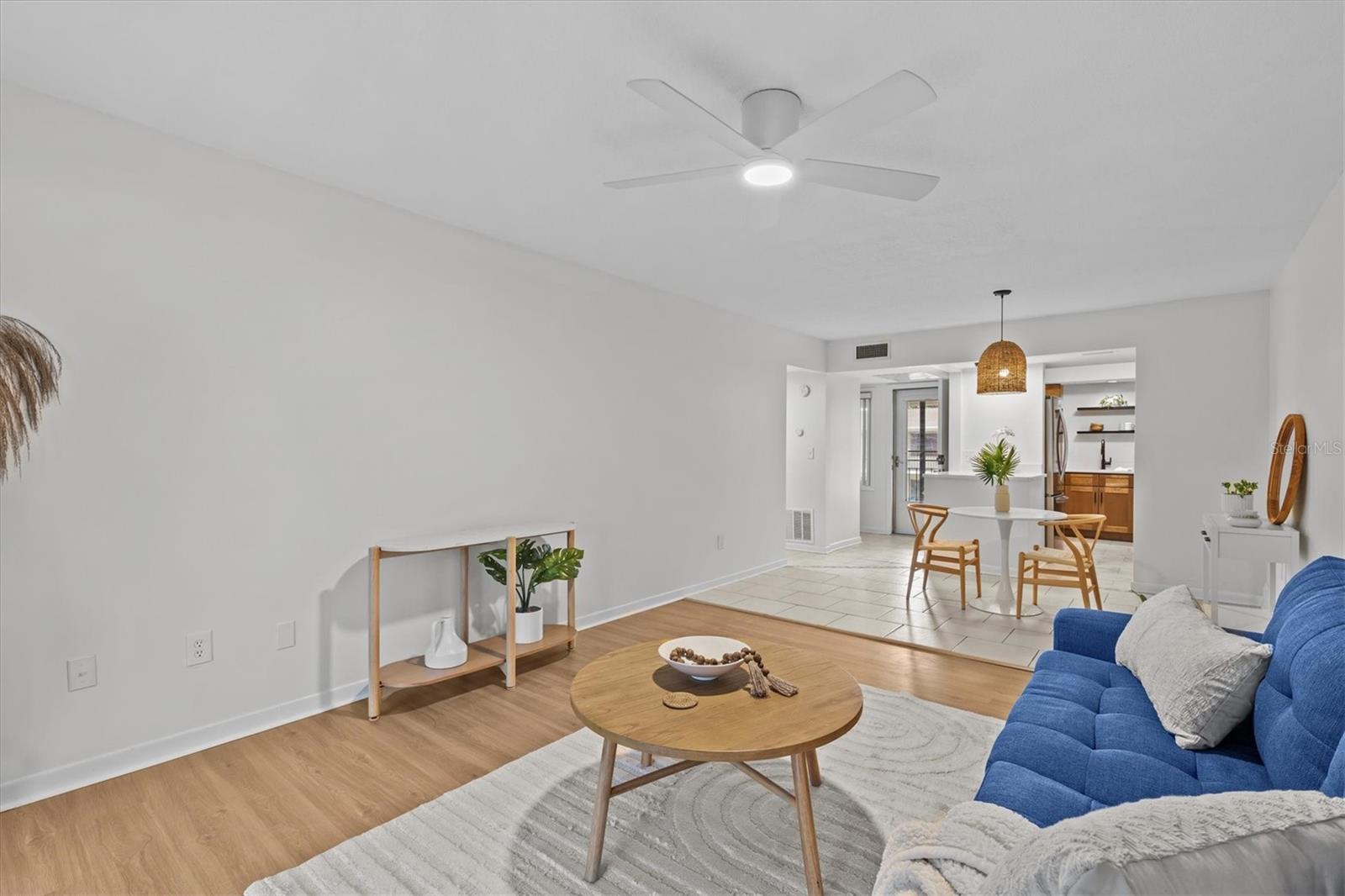 LAKE OVERLOOK APTS - Residential Lease