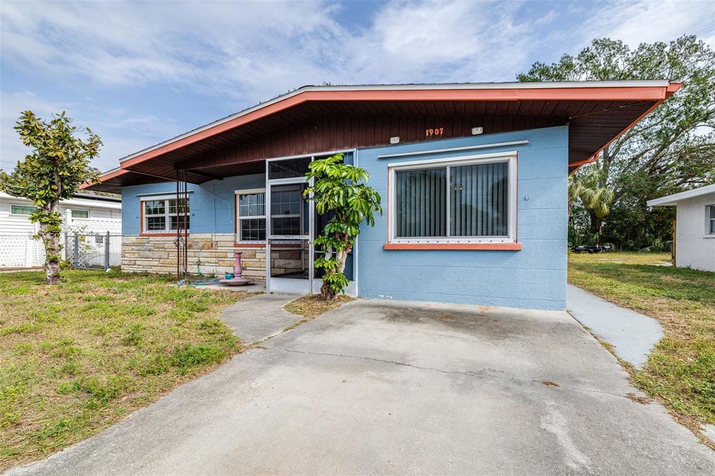 Photo of 1907 27th Street W, Bradenton, FL 34205 (MLS # TB8507372)
