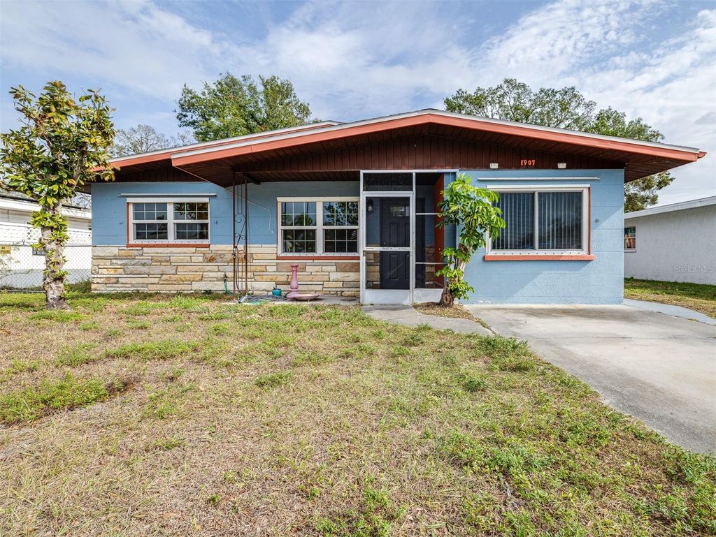 Photo of 1907 27th Street W, Bradenton, FL 34205 (MLS # TB8507372)